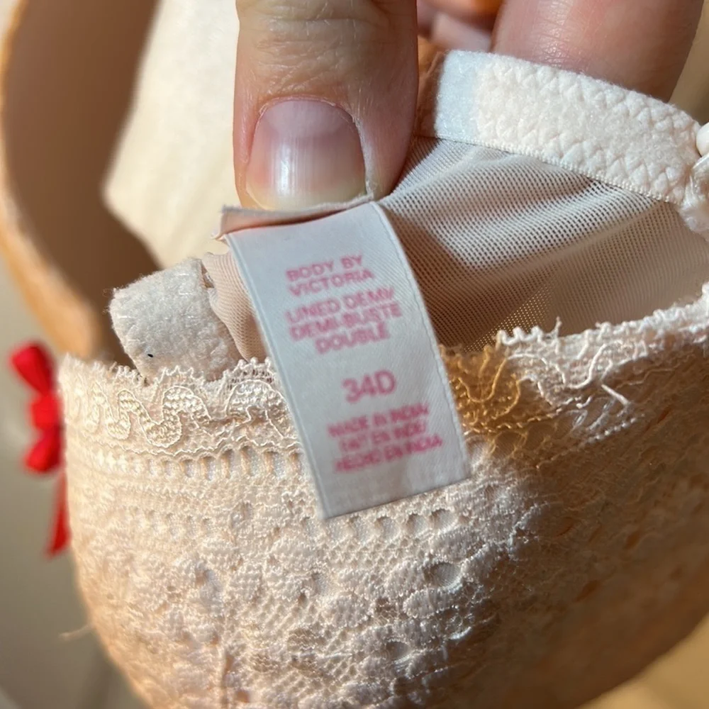 Victoria's Secret 34D Lined Demi Bra - Picture 3 of 5